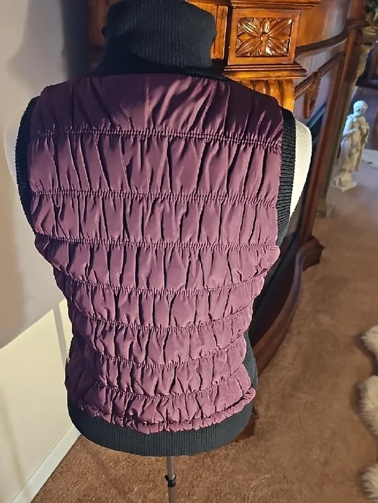 Sleeveless Quilted Vest - Wine - Picture 7 of 16